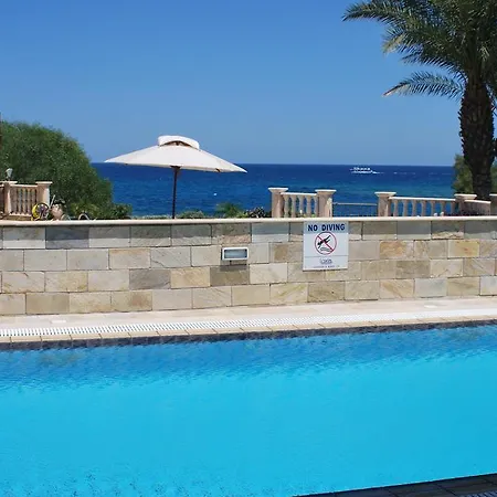 Louis * Paralimni